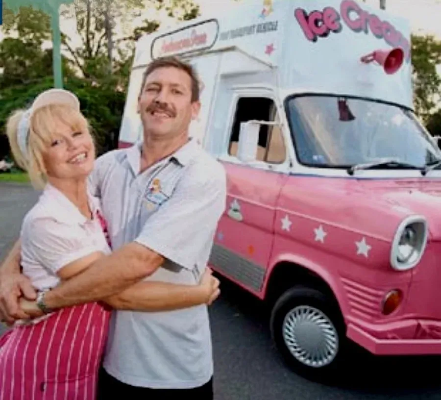 Neil and Janet Anderson with the first pink Andersons' Ices ice cream van on the Gold Coast in 2010